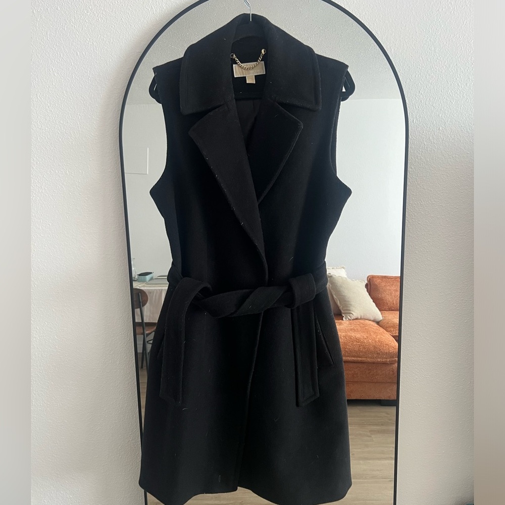 Micheal Kors Sleeveless Jacket - XL